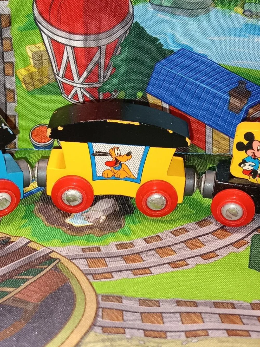Brio Wooden Train Set Mickey Express Engine Donald Minnie Passenger Cars